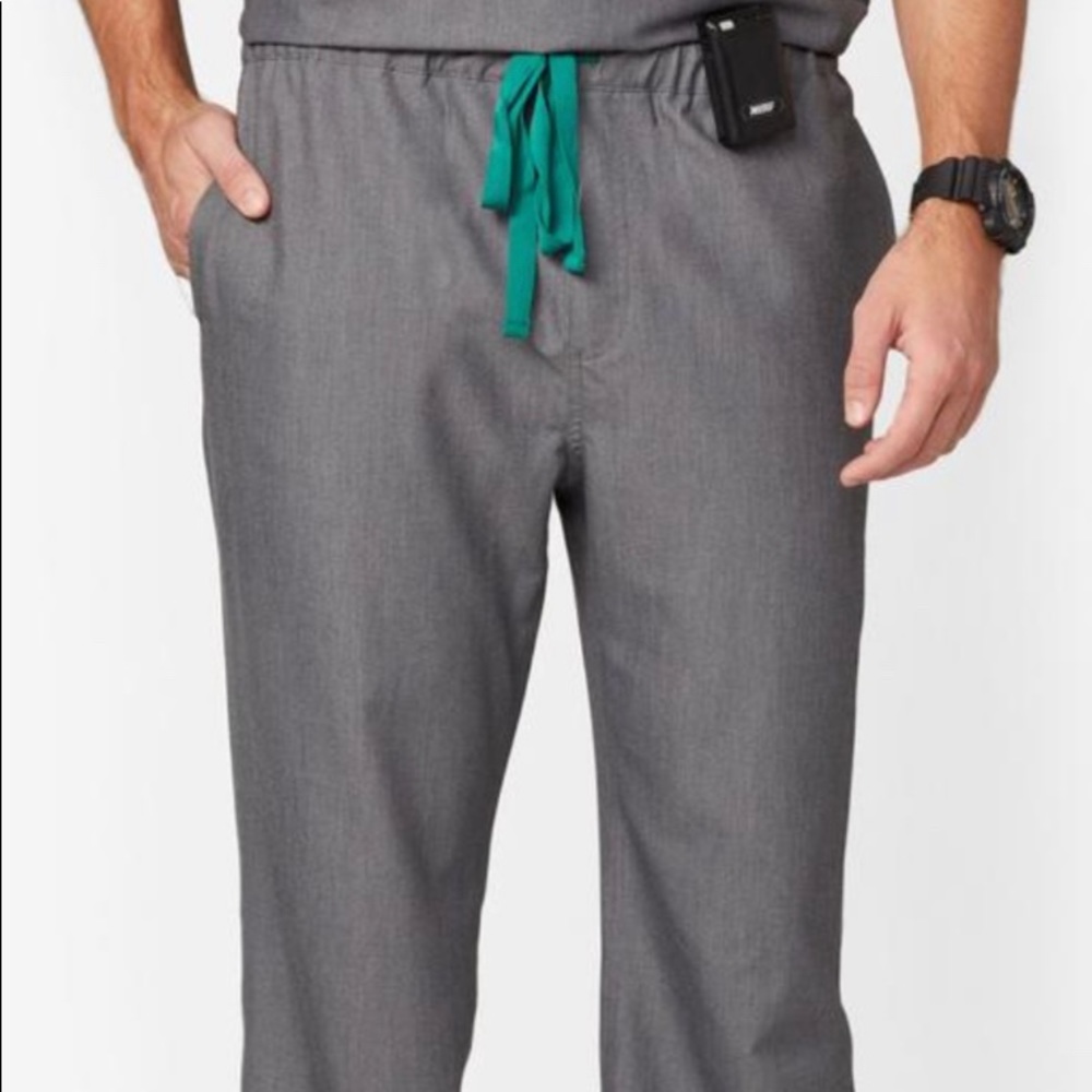 FIGS Mens Pisco Scrub Pants (small, graphite grey)